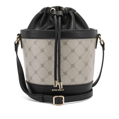 Nine West Laylin Drawstring Bucket Crossbody Väska Dam Svarta | 8249IHCGR